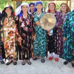 Alte Usbekinnen in traditioneller Tracht