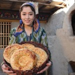 девушка с лепешками